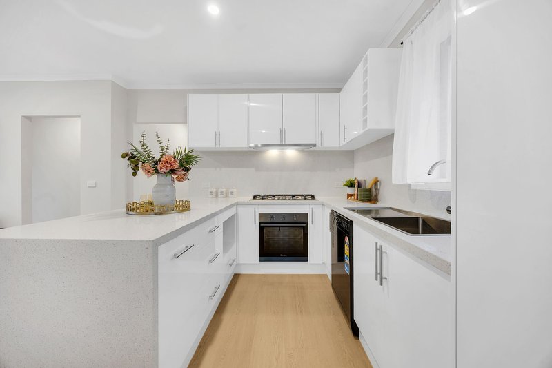 Photo - 85 Armata Crescent, Frankston North VIC 3200 - Image 5