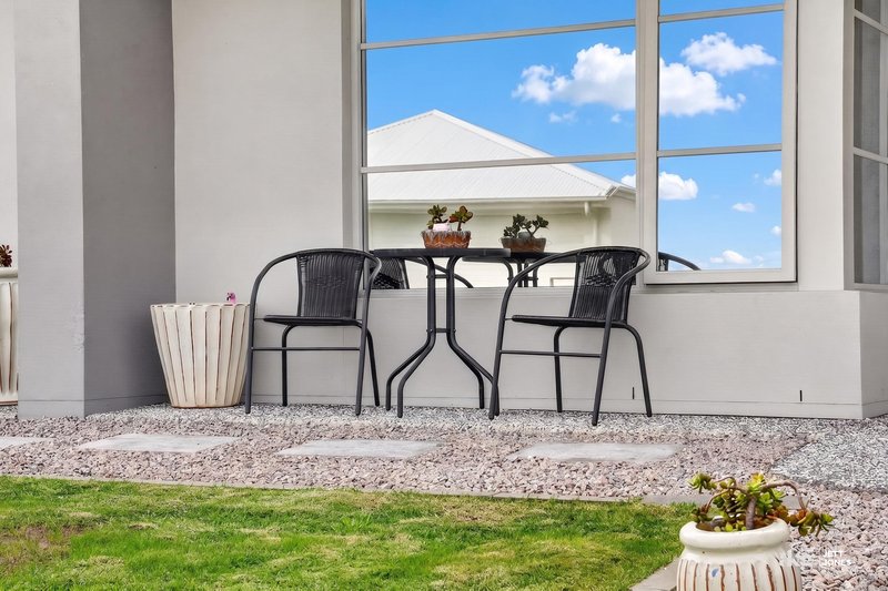 Photo - 85 Ashwood Circuit, Chambers Flat QLD 4133 - Image 2