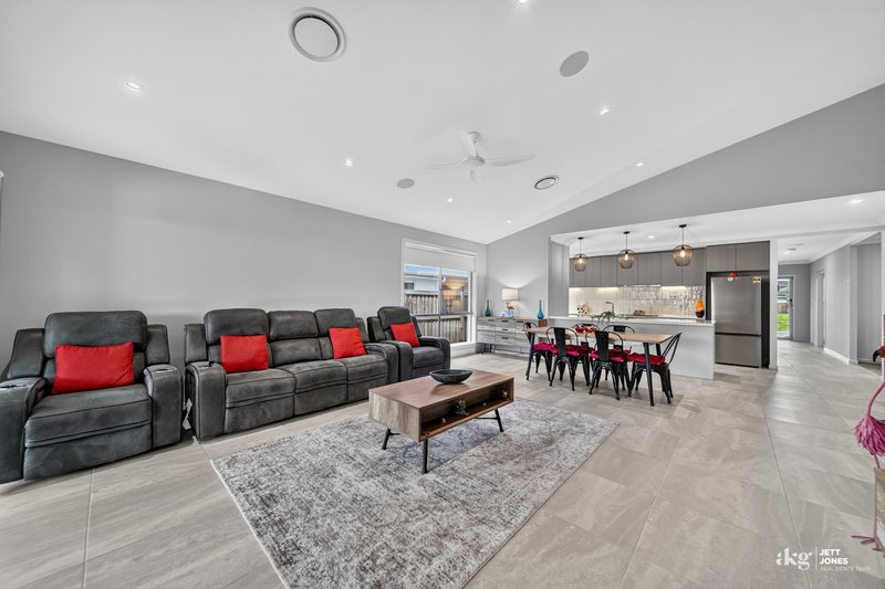 Photo - 85 Ashwood Circuit, Chambers Flat QLD 4133 - Image 10