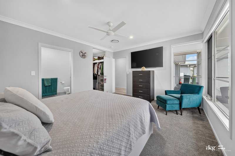 Photo - 85 Ashwood Circuit, Chambers Flat QLD 4133 - Image 14