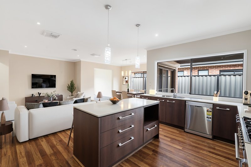 Photo - 85 Biltmore Crescent, Roxburgh Park VIC 3064 - Image 4