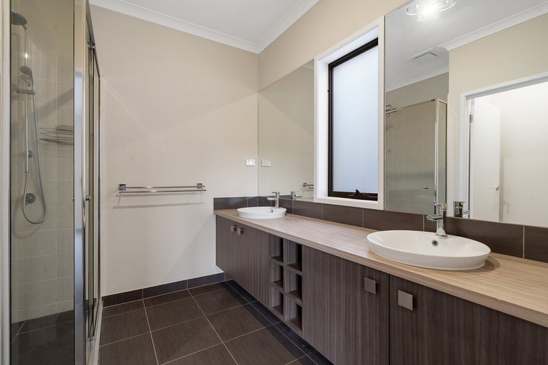 Photo - 85 Biltmore Crescent, Roxburgh Park VIC 3064 - Image 7