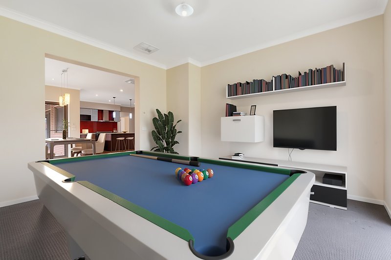 Photo - 85 Biltmore Crescent, Roxburgh Park VIC 3064 - Image 11