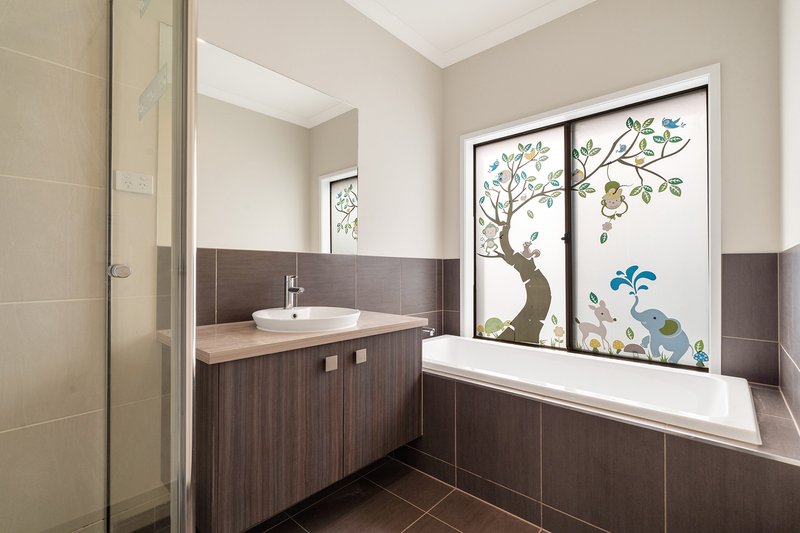 Photo - 85 Biltmore Crescent, Roxburgh Park VIC 3064 - Image 14