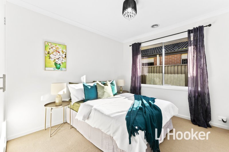 Photo - 85 Broad Oak Drive, Cranbourne East VIC 3977 - Image 10