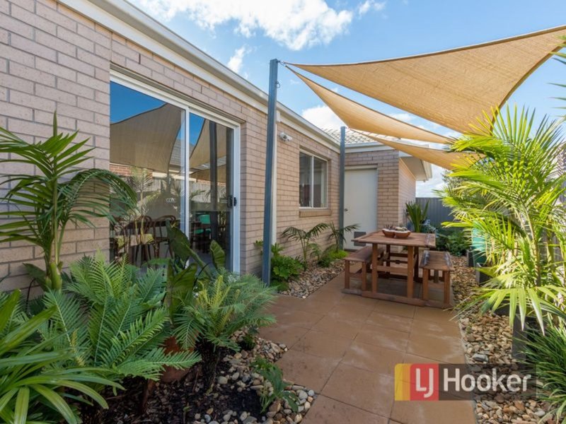 Photo - 85 Broad Oak Drive, Cranbourne East VIC 3977 - Image 11