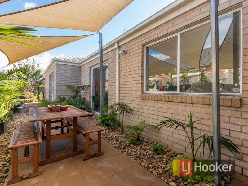 Photo - 85 Broad Oak Drive, Cranbourne East VIC 3977 - Image 12