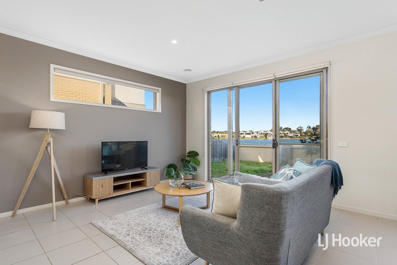 Photo - 85 Broadbeach Circuit, Sanctuary Lakes VIC 3030 - Image 6