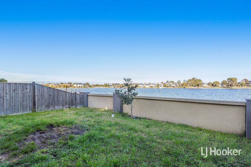 Photo - 85 Broadbeach Circuit, Sanctuary Lakes VIC 3030 - Image 14