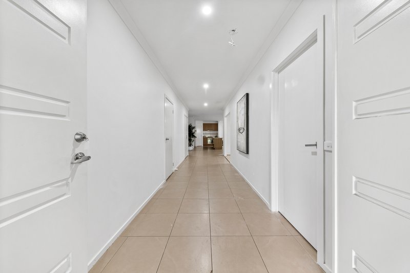 Photo - 85 Charteris Drive, Craigieburn VIC 3064 - Image 2