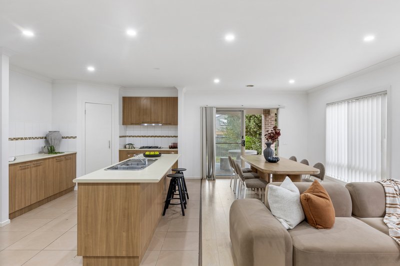 Photo - 85 Charteris Drive, Craigieburn VIC 3064 - Image 4
