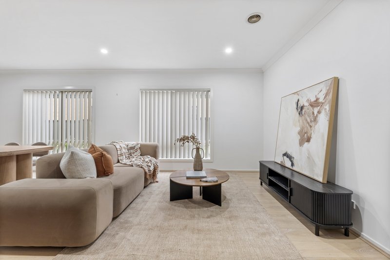 Photo - 85 Charteris Drive, Craigieburn VIC 3064 - Image 9