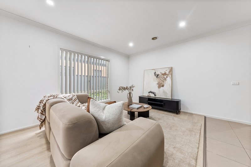 Photo - 85 Charteris Drive, Craigieburn VIC 3064 - Image 10