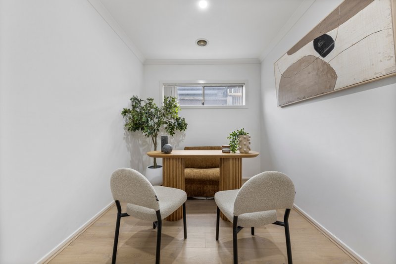 Photo - 85 Charteris Drive, Craigieburn VIC 3064 - Image 11