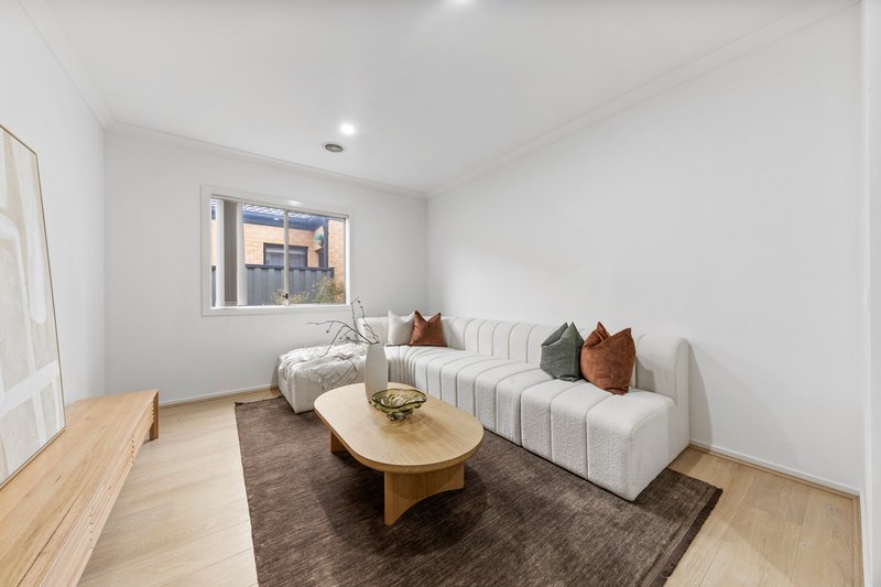 Photo - 85 Charteris Drive, Craigieburn VIC 3064 - Image 13