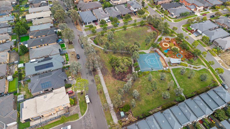 Photo - 85 Charteris Drive, Craigieburn VIC 3064 - Image 24