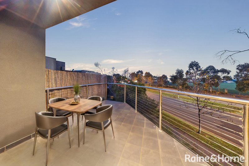 Photo - 8/5 Chelsworth Place, Caroline Springs VIC 3023 - Image 7