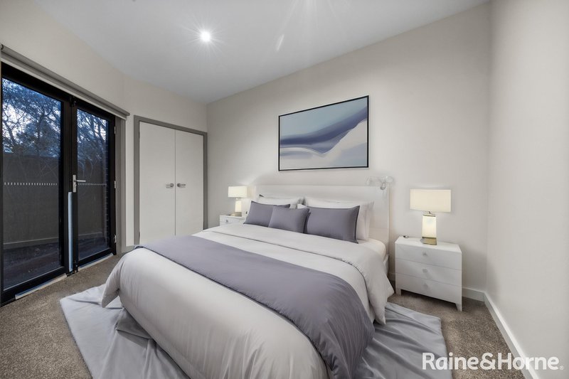 Photo - 8/5 Chelsworth Place, Caroline Springs VIC 3023 - Image 10