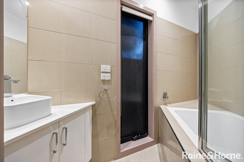 Photo - 8/5 Chelsworth Place, Caroline Springs VIC 3023 - Image 11