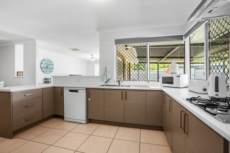 Photo - 85 Coronata Drive, Warnbro WA 6169 - Image 2