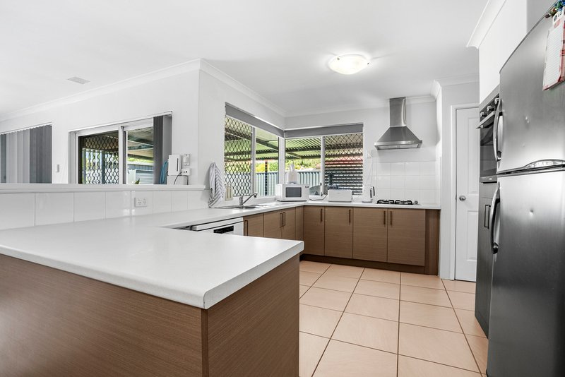 Photo - 85 Coronata Drive, Warnbro WA 6169 - Image 3