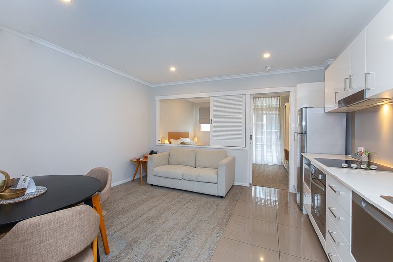 Photo - 85 Deakin Street, Kangaroo Point QLD 4169 - Image 2