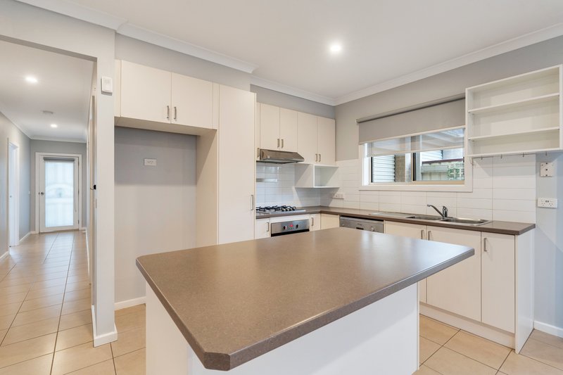 Photo - 8/5 Eden Place, Wallan VIC 3756 - Image 5