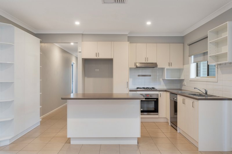 Photo - 8/5 Eden Place, Wallan VIC 3756 - Image 6