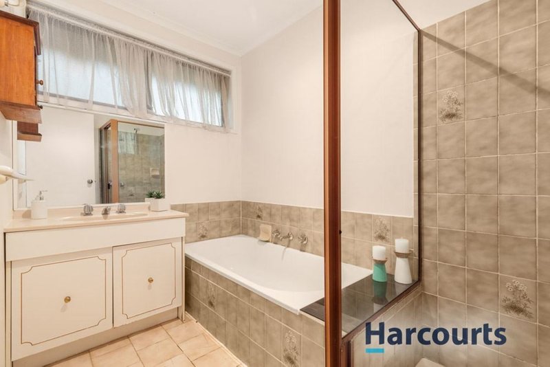 Photo - 85 Fraser Crescent, Wantirna South VIC 3152 - Image 8