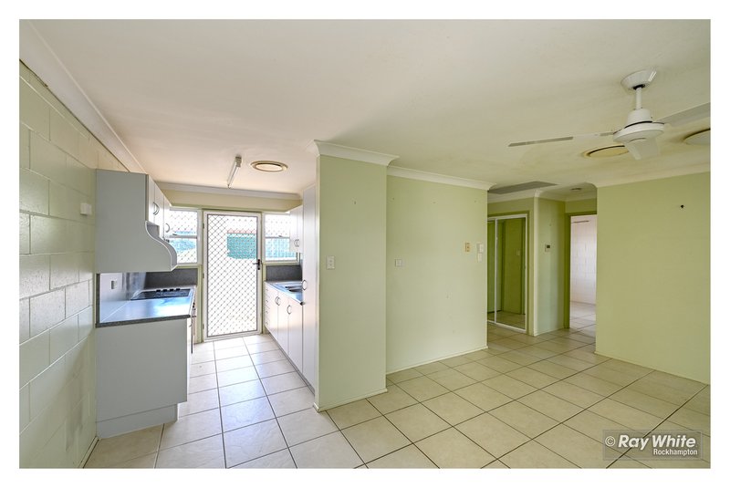 Photo - 8/5 Kingfisher Parade, Norman Gardens QLD 4701 - Image 5