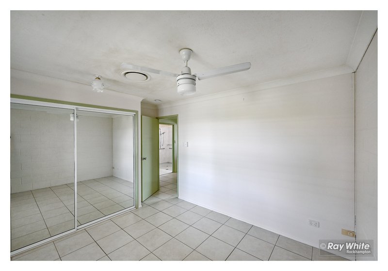 Photo - 8/5 Kingfisher Parade, Norman Gardens QLD 4701 - Image 7