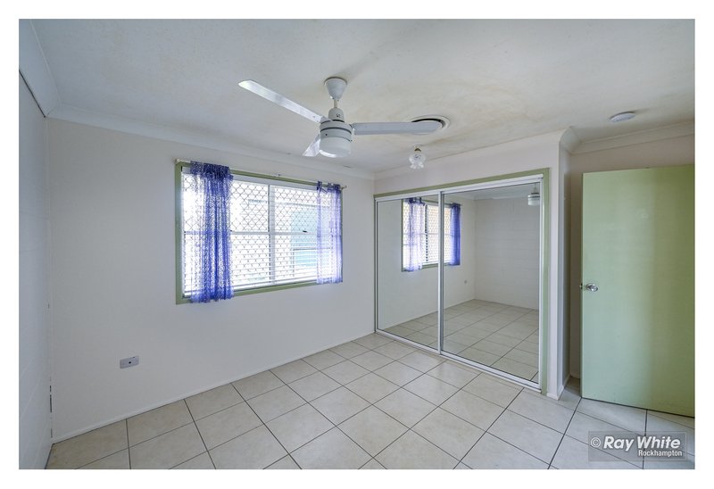 Photo - 8/5 Kingfisher Parade, Norman Gardens QLD 4701 - Image 8