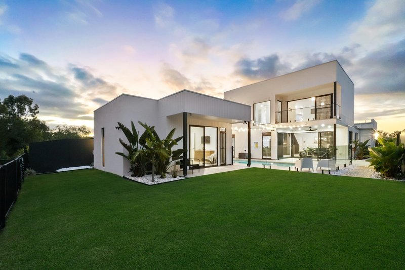 Photo - 85 Lake Serenity Boulevard, Helensvale QLD 4212 - Image 8