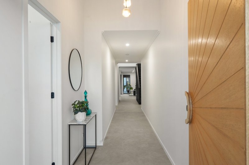 Photo - 85 Lake Serenity Boulevard, Helensvale QLD 4212 - Image 10