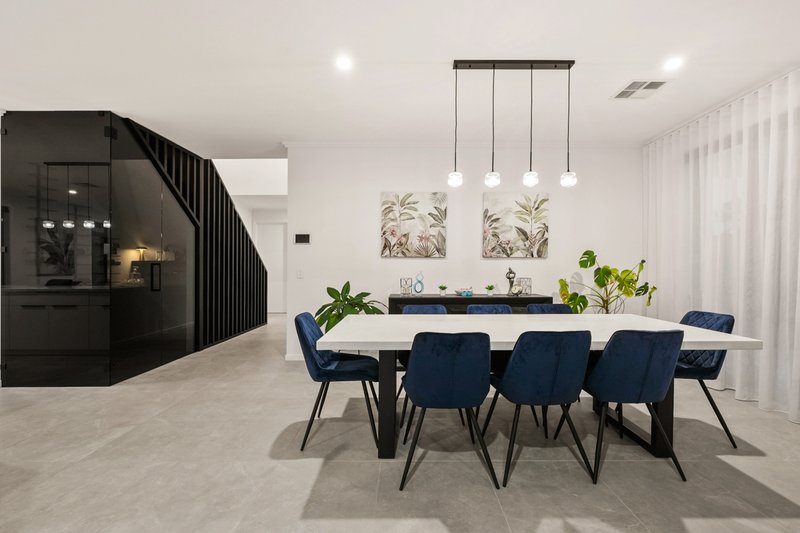Photo - 85 Lake Serenity Boulevard, Helensvale QLD 4212 - Image 13