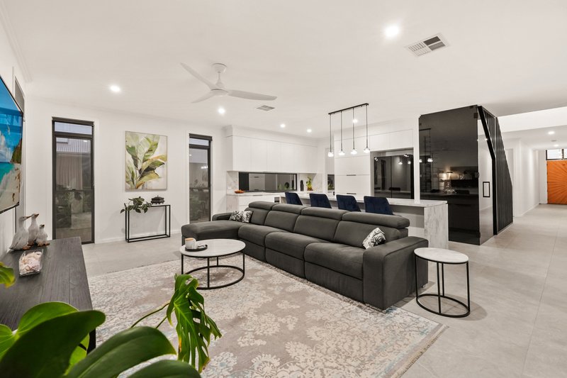 Photo - 85 Lake Serenity Boulevard, Helensvale QLD 4212 - Image 15