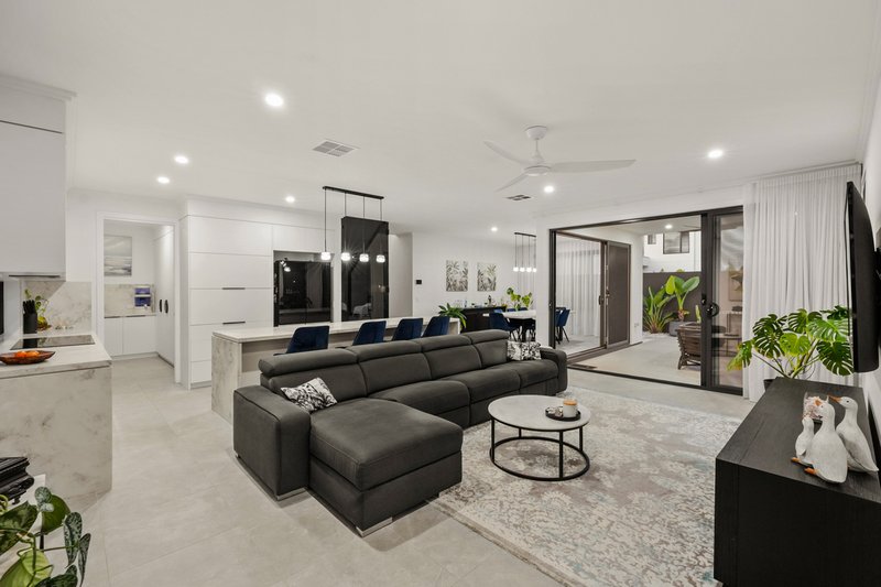 Photo - 85 Lake Serenity Boulevard, Helensvale QLD 4212 - Image 18