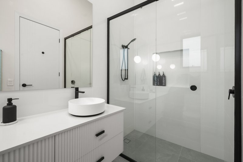Photo - 85 Lake Serenity Boulevard, Helensvale QLD 4212 - Image 24