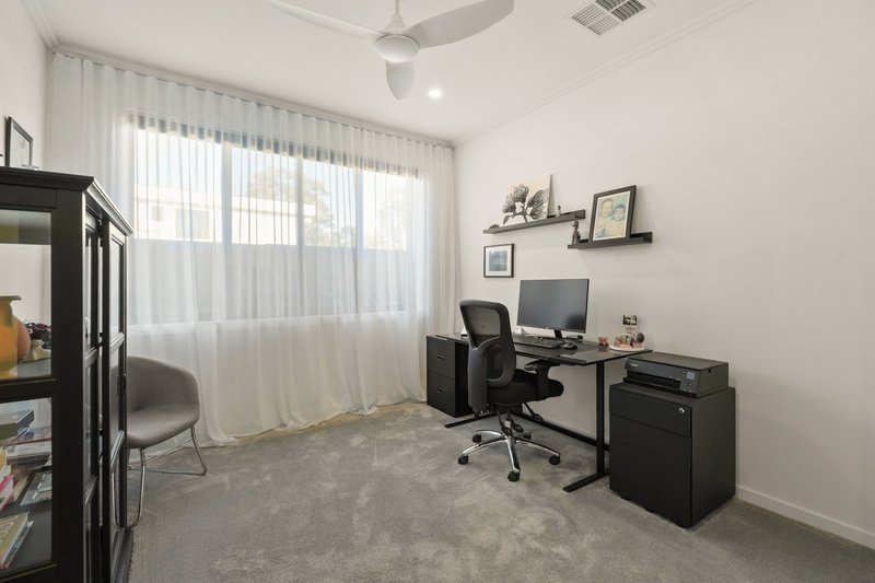 Photo - 85 Lake Serenity Boulevard, Helensvale QLD 4212 - Image 25