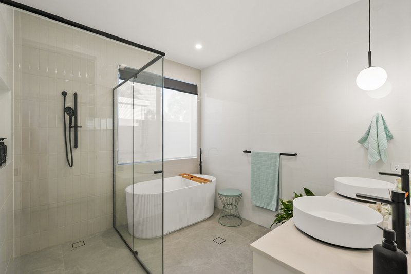 Photo - 85 Lake Serenity Boulevard, Helensvale QLD 4212 - Image 26