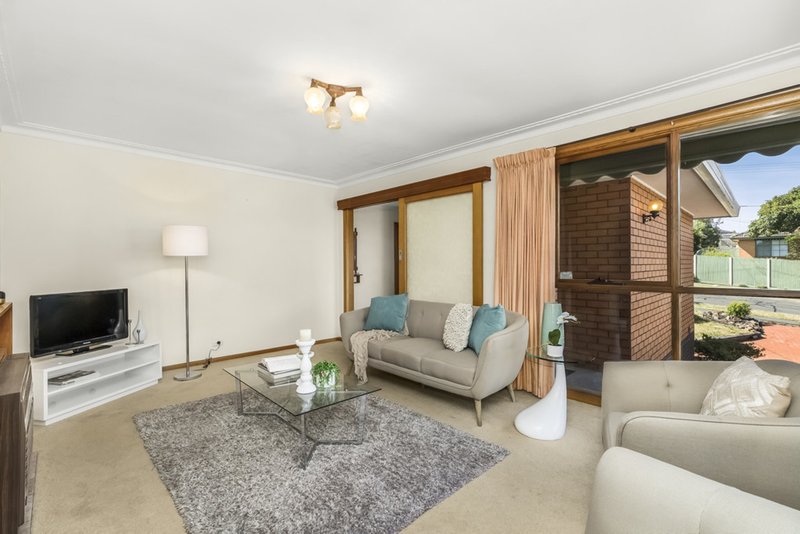 Photo - 85 Lemont Avenue, Mount Waverley VIC 3149 - Image 3