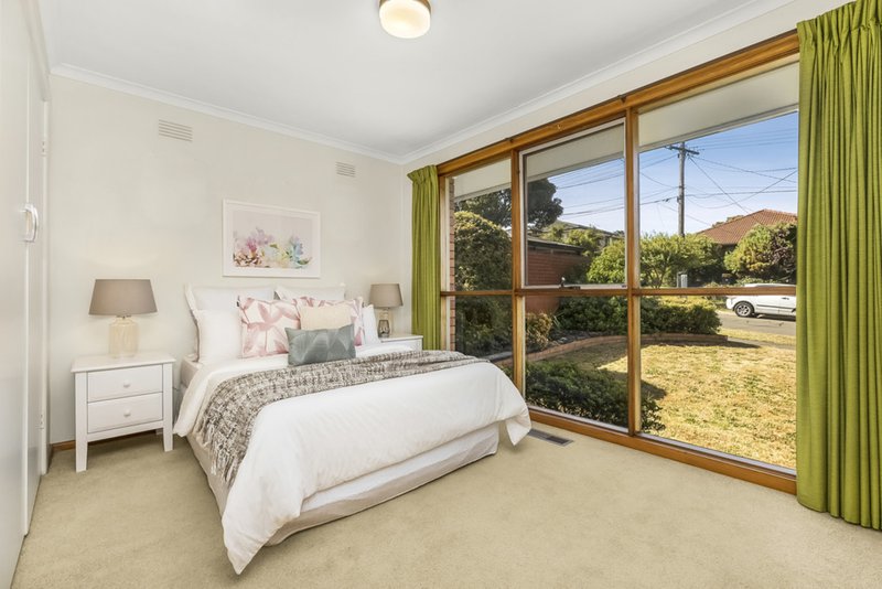 Photo - 85 Lemont Avenue, Mount Waverley VIC 3149 - Image 7