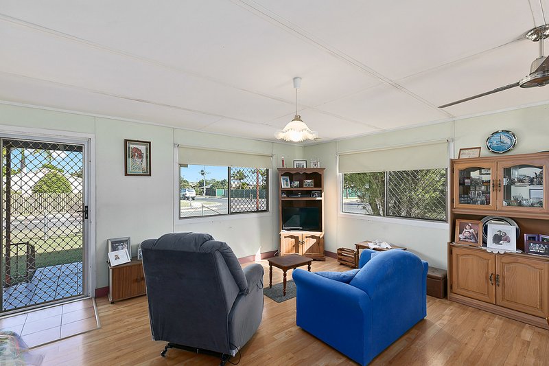 Photo - 85 Limpus Street, Urangan QLD 4655 - Image 3