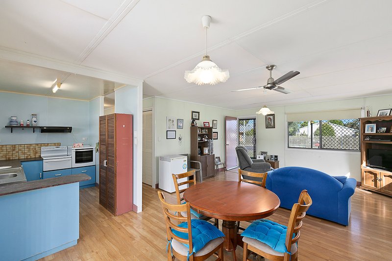 Photo - 85 Limpus Street, Urangan QLD 4655 - Image 4