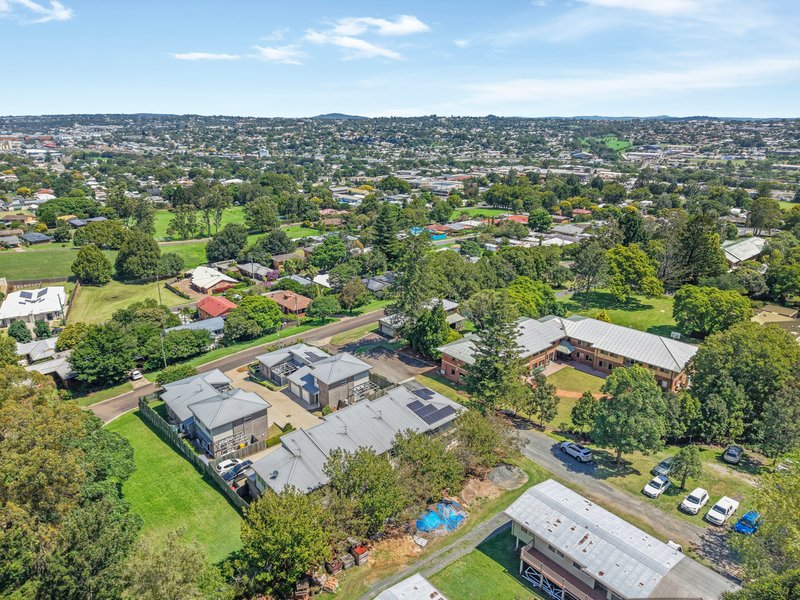 Photo - 8/5 Messines Street, Harlaxton QLD 4350 - Image 2