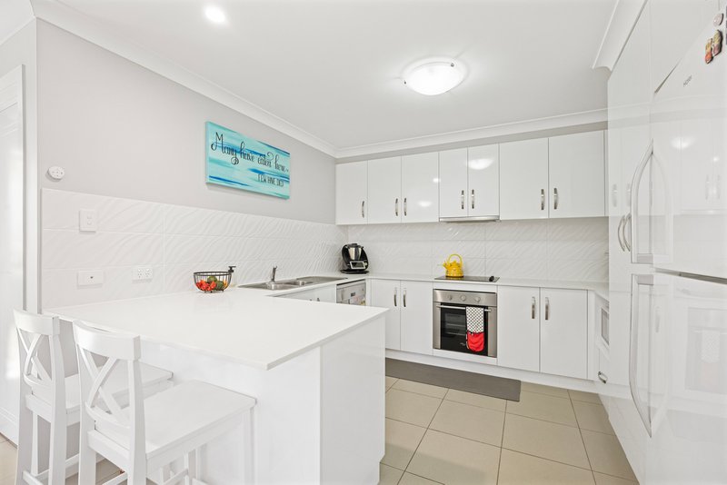 Photo - 8/5 Messines Street, Harlaxton QLD 4350 - Image 8