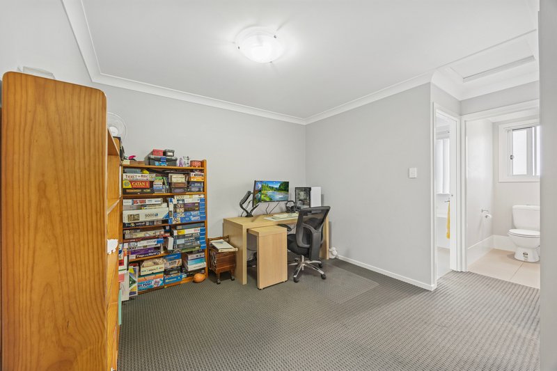 Photo - 8/5 Messines Street, Harlaxton QLD 4350 - Image 15