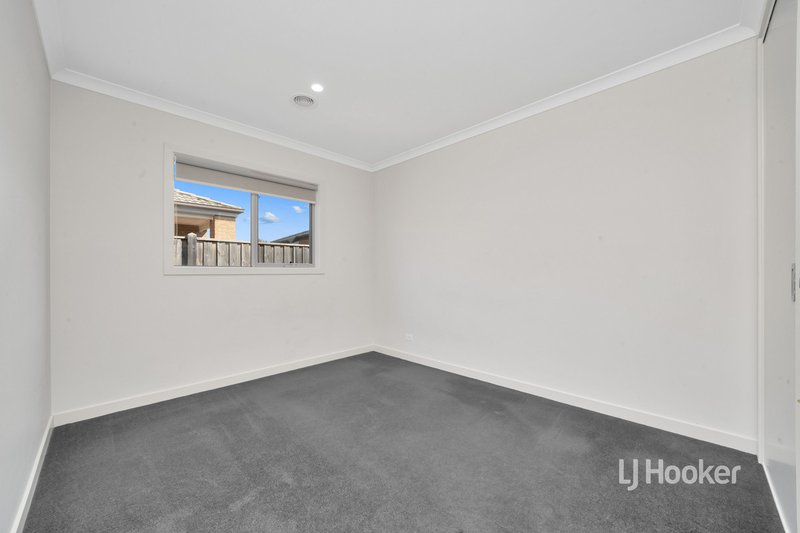 Photo - 85 Middleton Drive, Point Cook VIC 3030 - Image 12