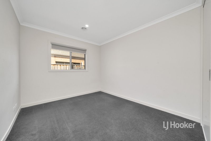 Photo - 85 Middleton Drive, Point Cook VIC 3030 - Image 15