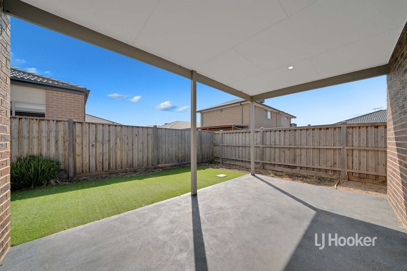 Photo - 85 Middleton Drive, Point Cook VIC 3030 - Image 16